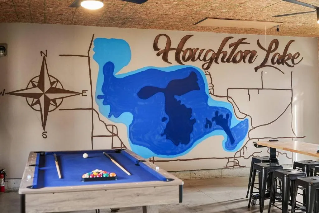 Sauna, Game Room, and Beach Front on Houghton Lake – Photo 3