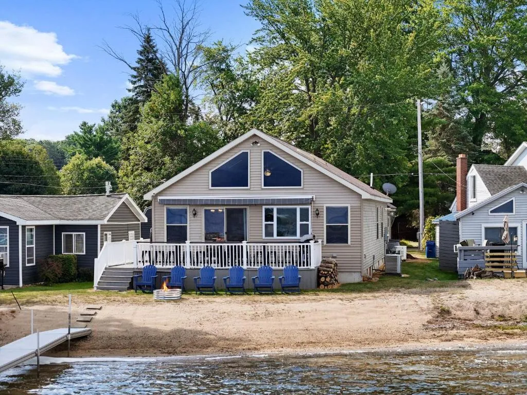 Sauna, Game Room, and Beach Front on Houghton Lake
