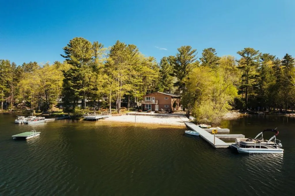 Cozy Studio-Spider-Beach-Pontoon & Paddle-Near TC!