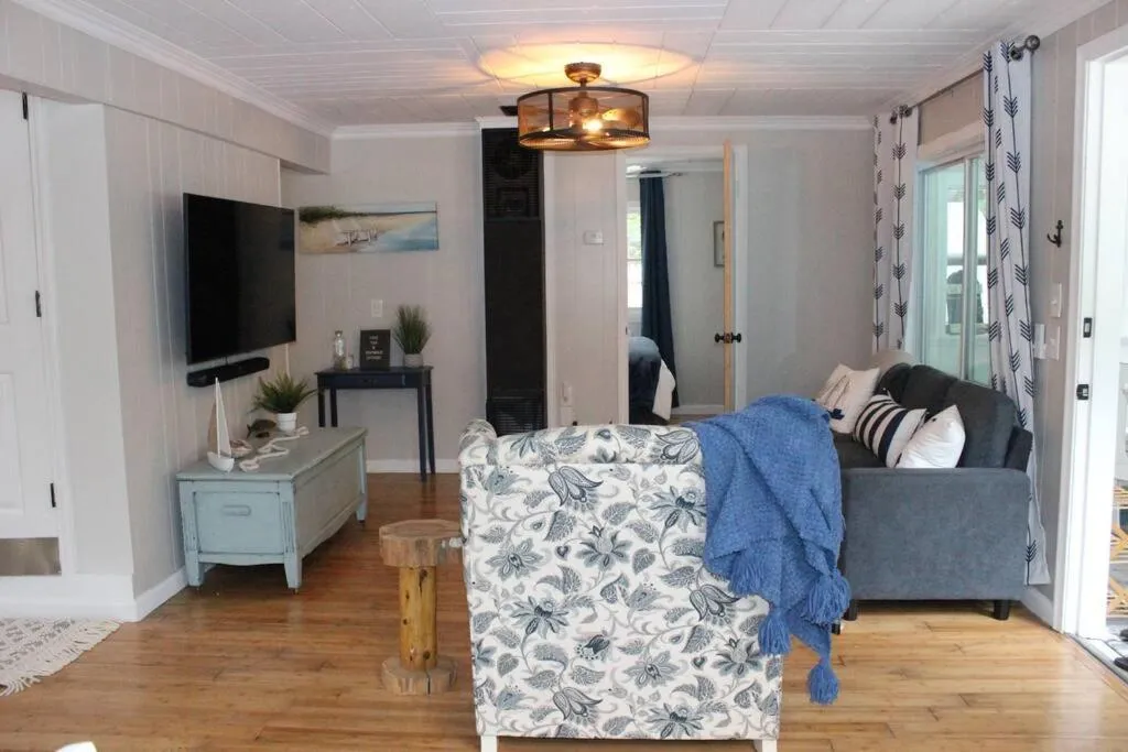 Cozy cottage just minutes from Lake Michigan! – Photo 4