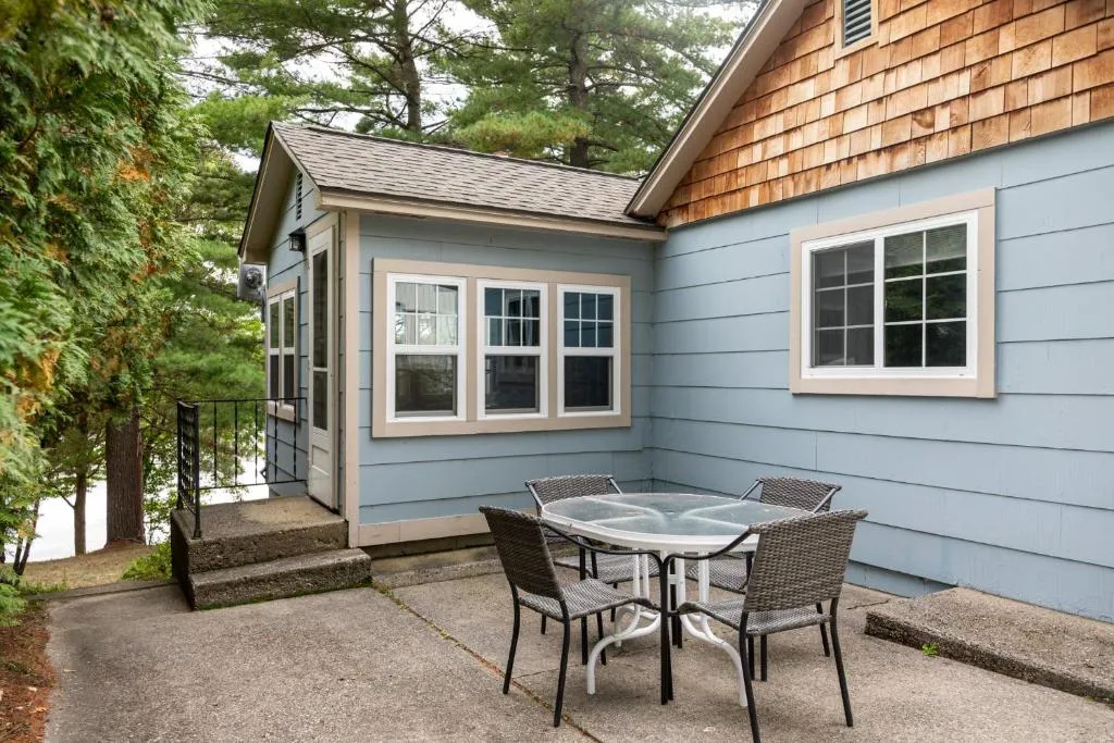 Rennie Lake Hideaway Home