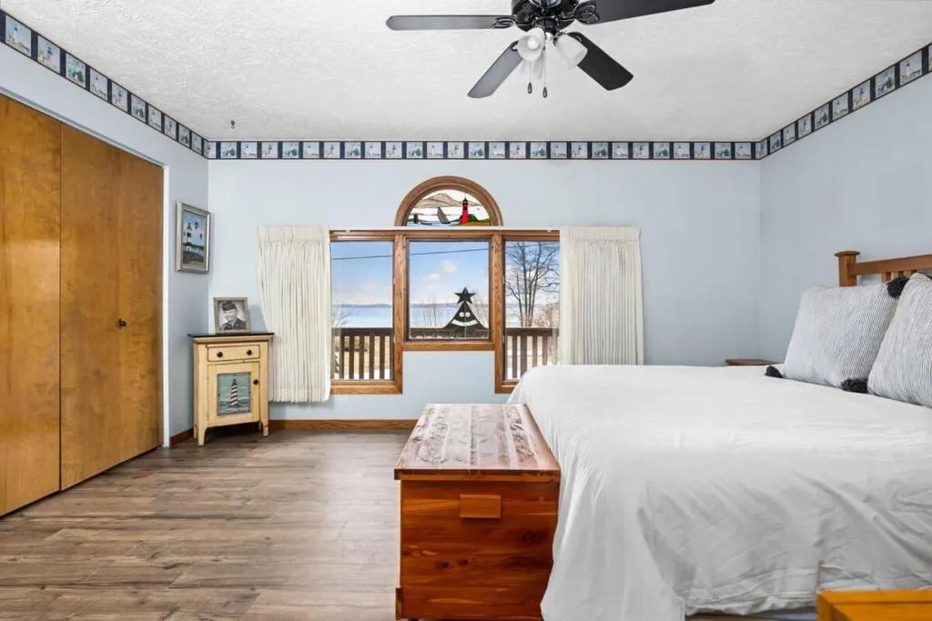 The M22 House - Panoramic Views of West Bay! – Photo 2