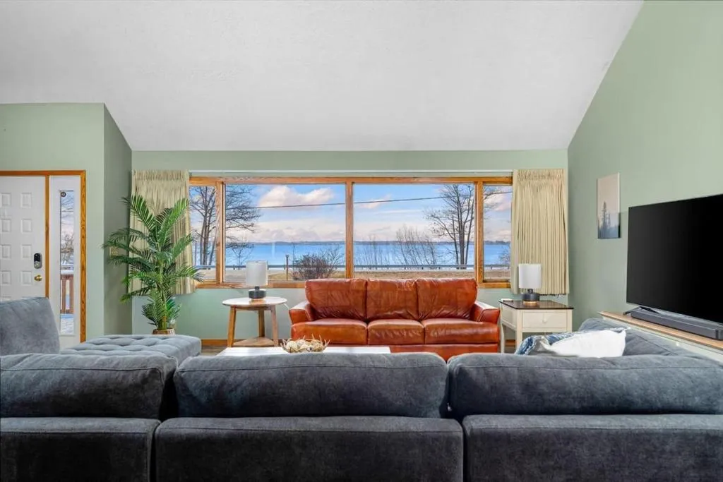 The M22 House - Panoramic Views of West Bay! – Photo 5