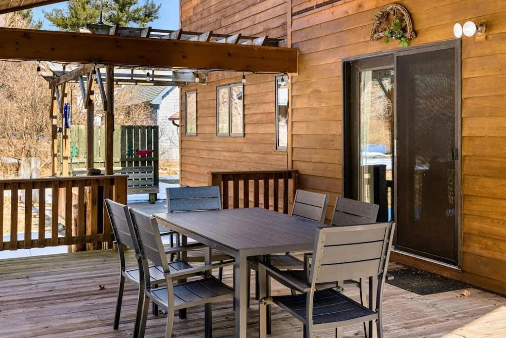 The M22 House - Panoramic Views of West Bay!