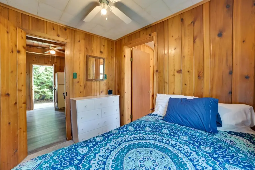 Pet Friendly Mullett Lake Cabin w/ Dock! – Photo 2