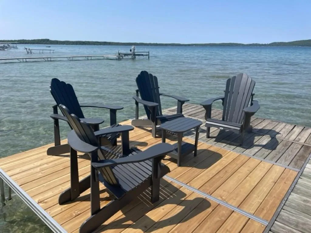The Bright and Breezy - Lakefront with Spa! – Photo 4