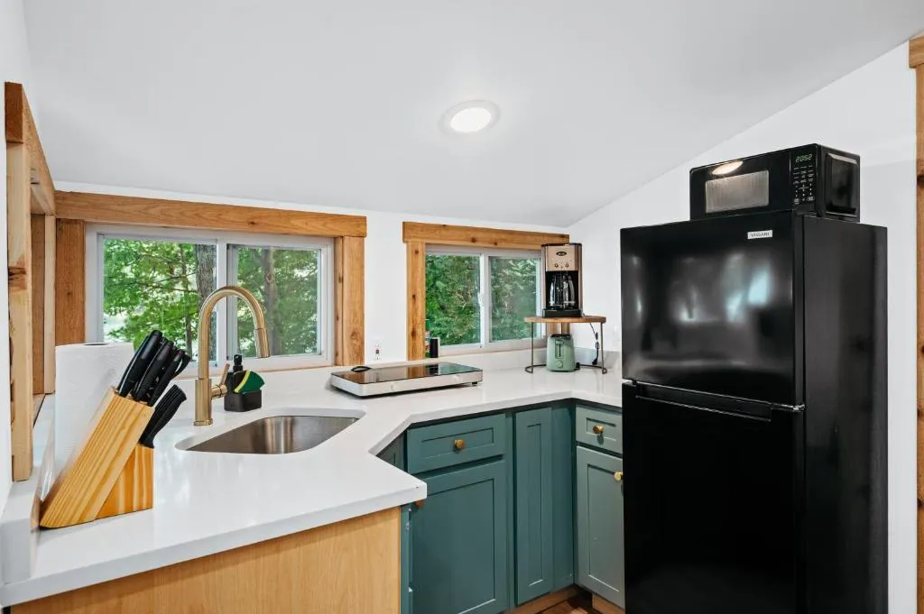 Arbutus Lakeside Stay-Pontoon Rentals-Near TC! – Photo 4
