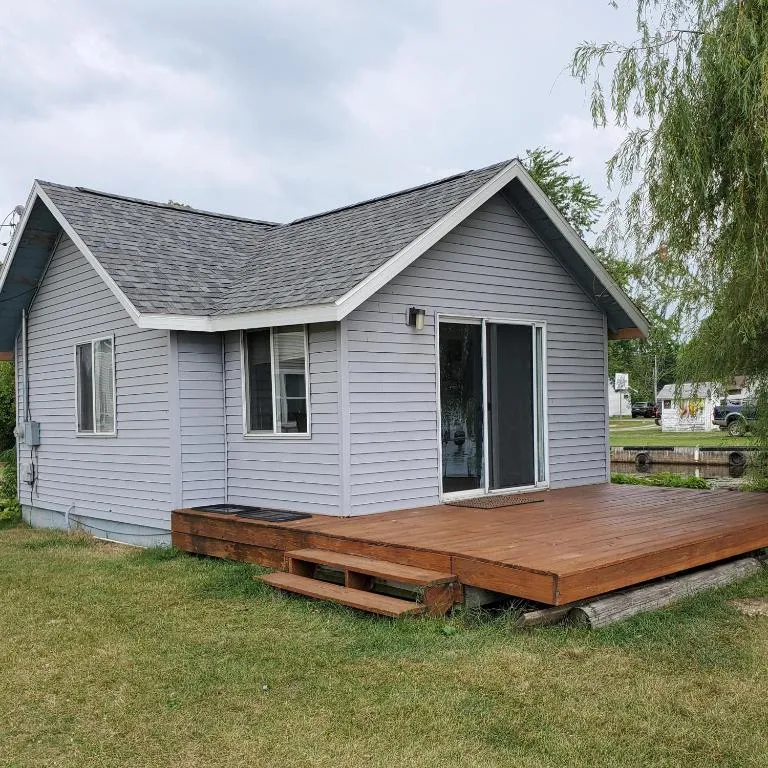 Lyman's Cozy Lakefront Cottage