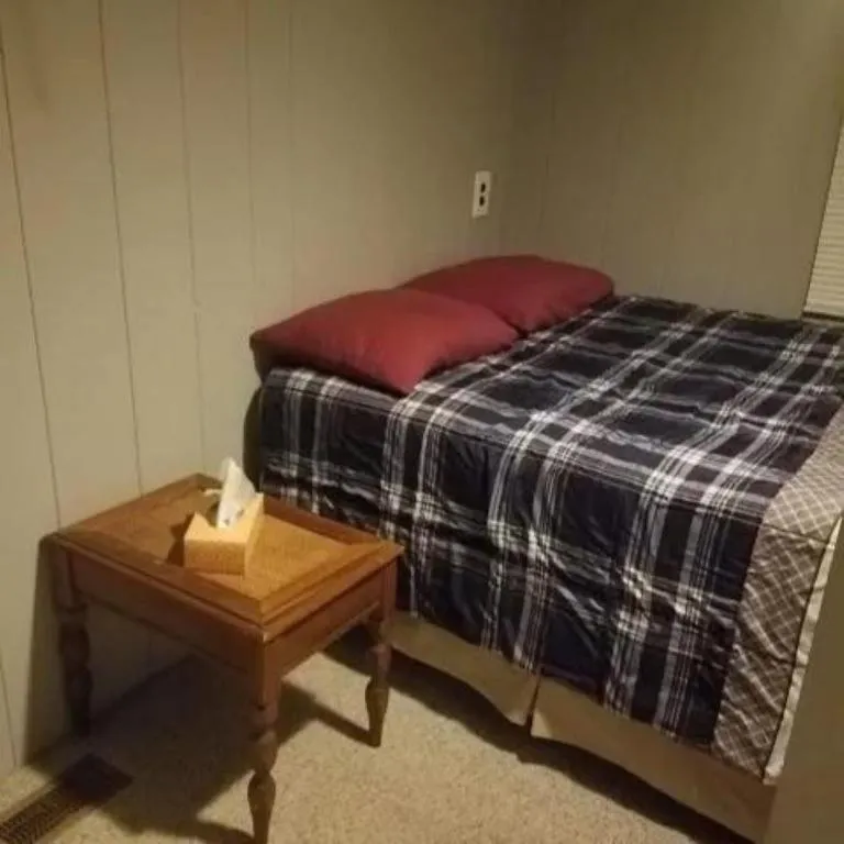 Lyman's Cozy Lakefront Cottage – Photo 4