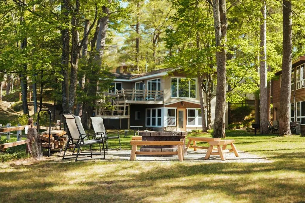 TC Lake Stay-Pontoon & SUP Rentals-King Room!