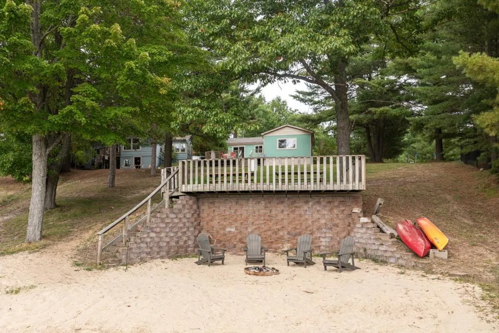 Rennie Lake Hideaway Cottage
