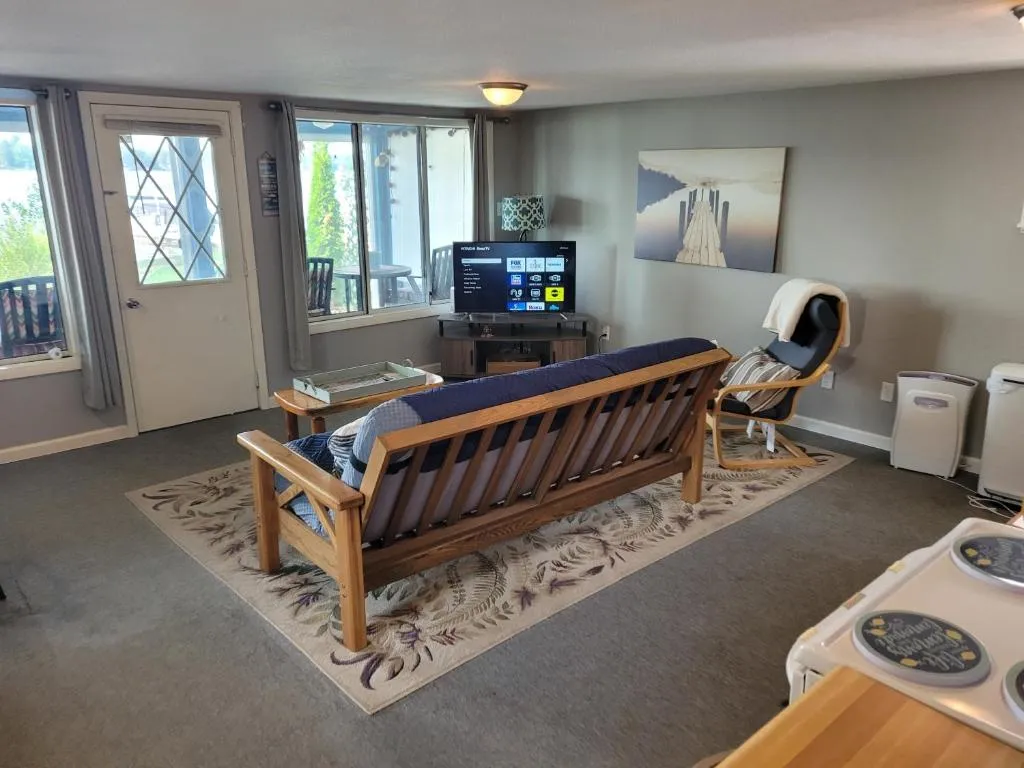 Loon Lodge - Lakefront with Private Dock! – Photo 5