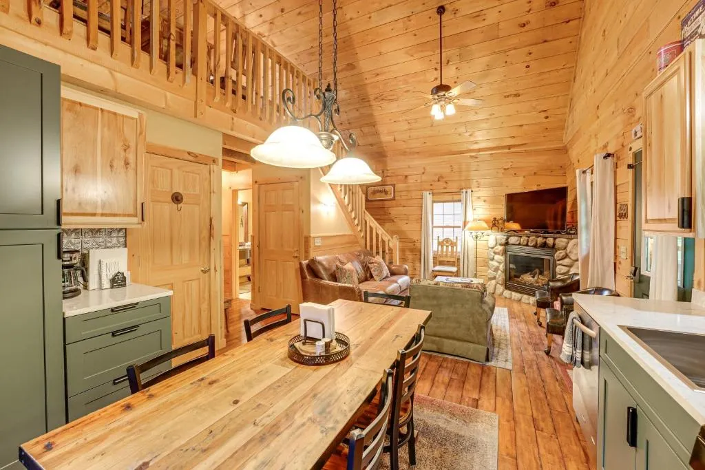 Fire Pit & Porch: Warm & Woodsy Rothbury Escape! – Photo 5