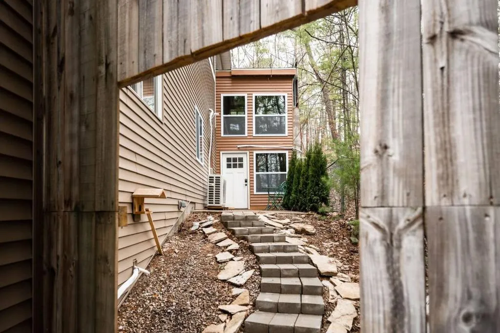 Tiny Loft-Spider Lake-SUP Rentals-Beach-10mi to TC