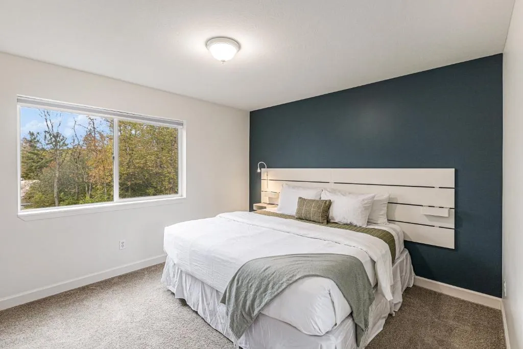 Boardman Riverfront Retreat close to Downtown TC ➠ 800 – Photo 2