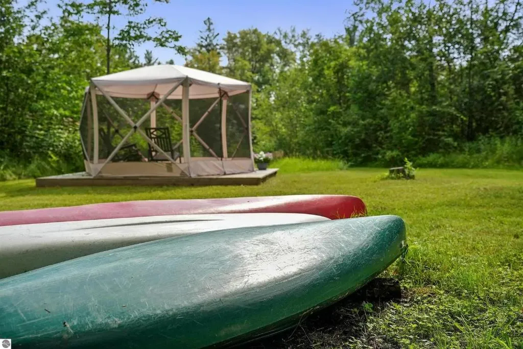 Boardman Riverfront Retreat close to Downtown TC ➠ 800