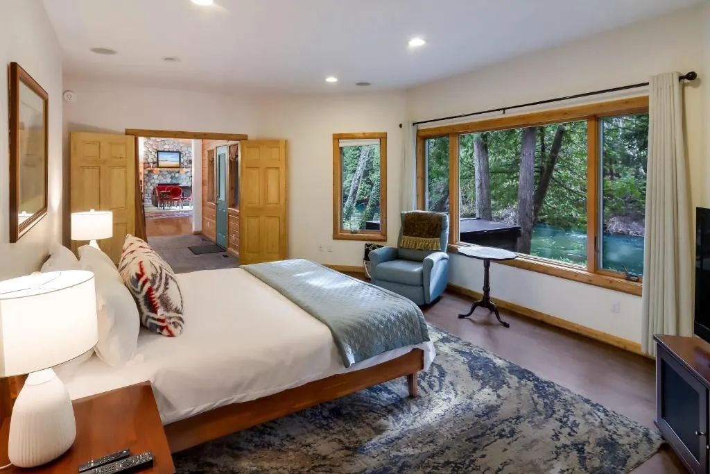Monarch Lodge, Giant Riverview, Hot Tub, Fireplace – Photo 2