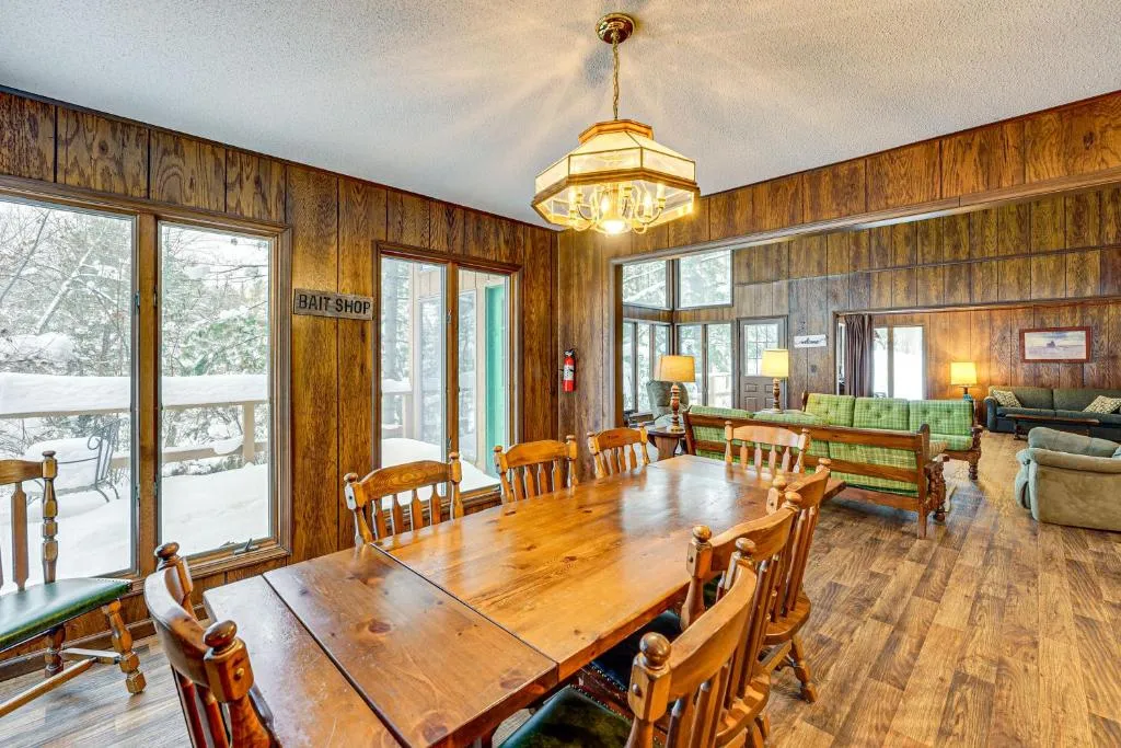 Near Manistee National Forest! Retro Cabin Retreat – Photo 4