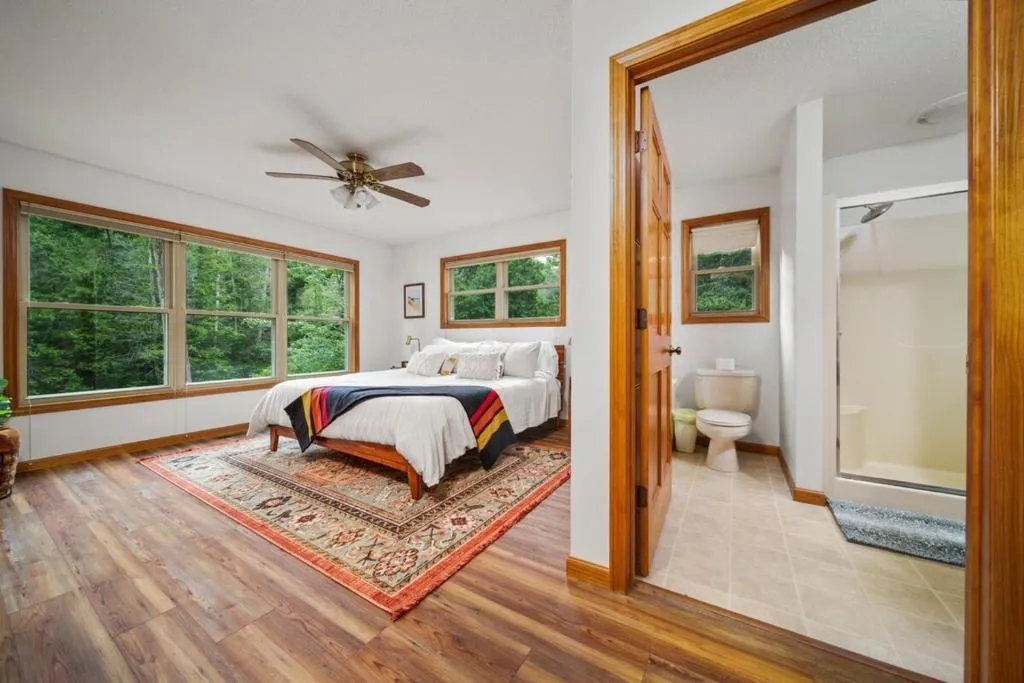 Firefly Lodge, Giant Riverview, Hot Tub, Woodstove – Photo 2
