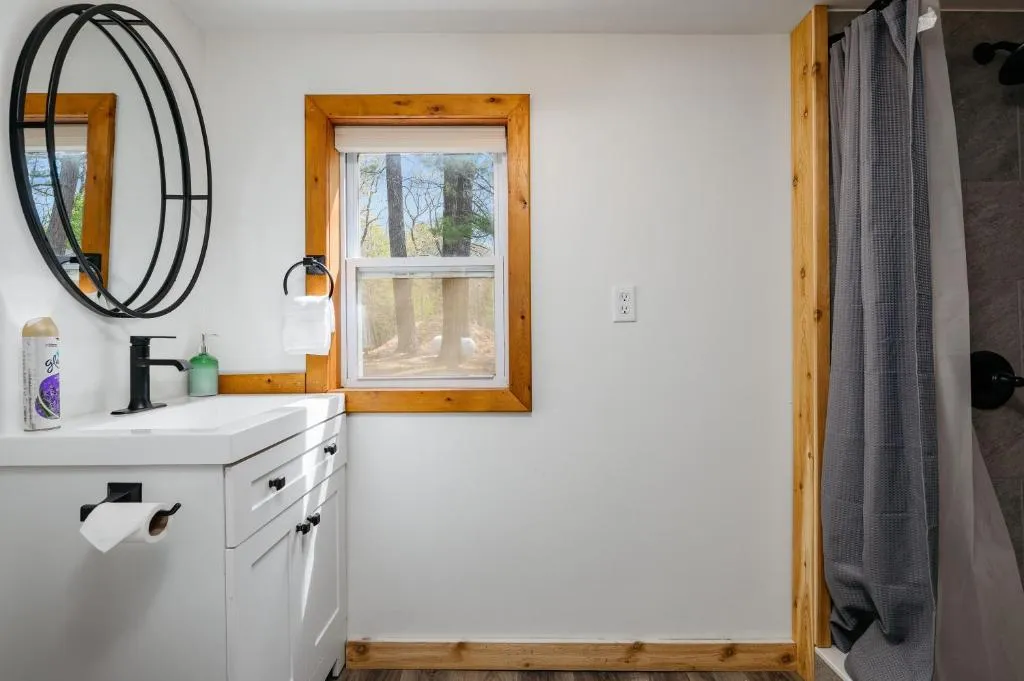 Arbutus Lake Cozy Cabin-Pontoon Rentals Available – Photo 3