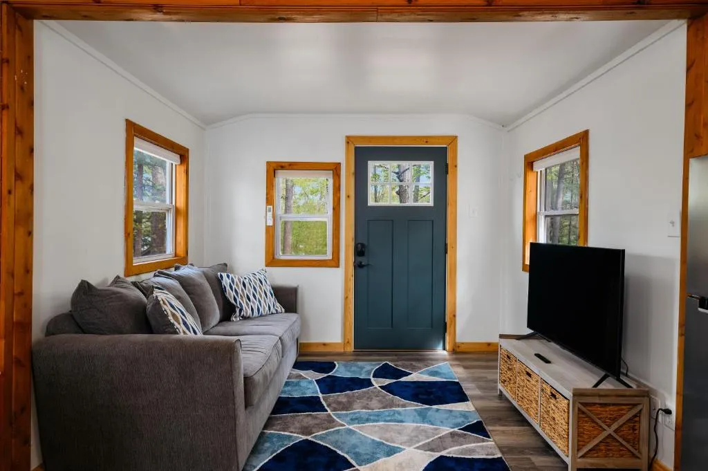 Arbutus Lake Cozy Cabin-Pontoon Rentals Available – Photo 5