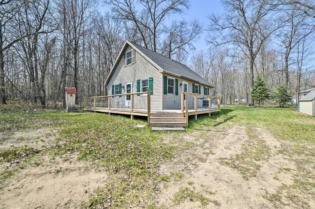 Family Cottage 3 Mi to Higgins Lake State Pk!