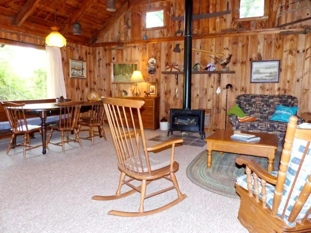 Rustic Cabin Rental on a Wildlife Sanctuary in Manistee, Michigan – Photo 2