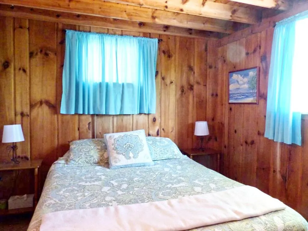 Rustic Cabin Rental on a Wildlife Sanctuary in Manistee, Michigan – Photo 4