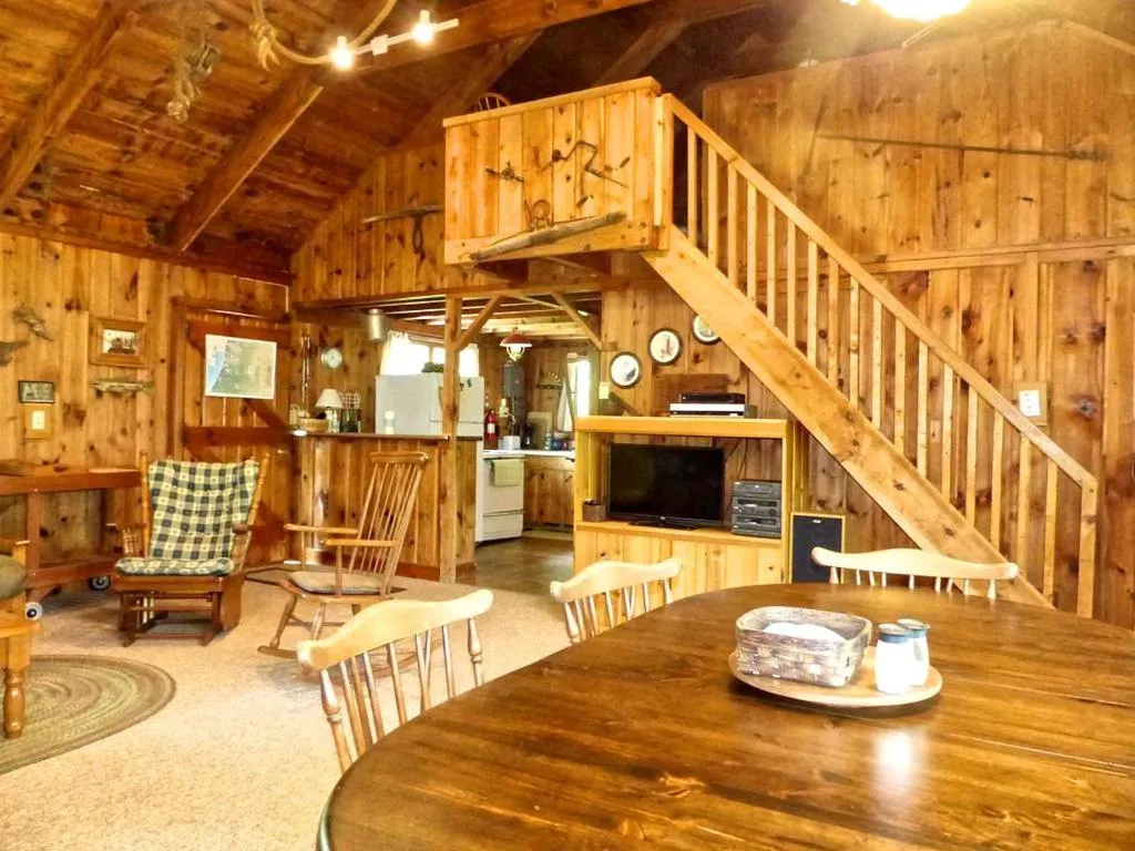 Rustic Cabin Rental on a Wildlife Sanctuary in Manistee, Michigan – Photo 5