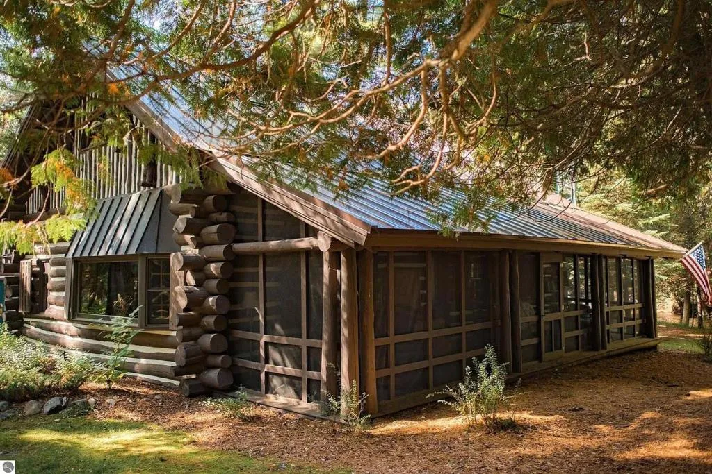 Secluded 10-Acre Riverfront Lodge